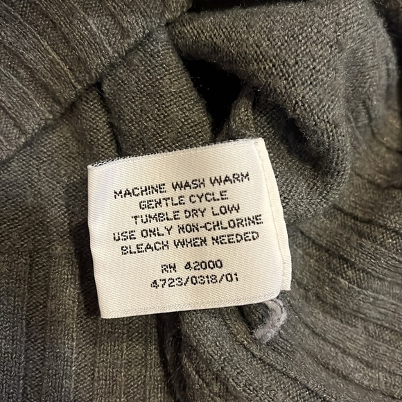 Kathy Ireland turtle neck sweater medium - Picture 8 of 8